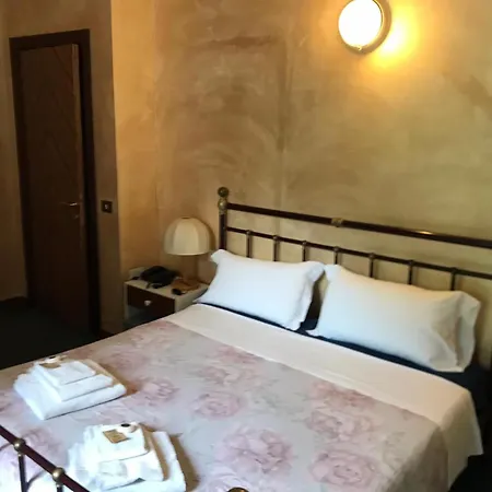 Mirabeau Bellagio Economy Per Famiglie O Gruppi, Con 4 Posti Letto Värdshus Magreglio